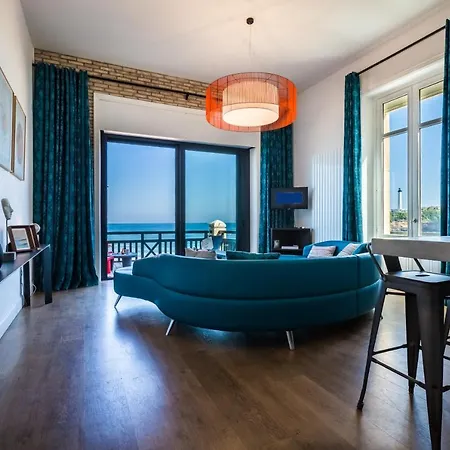 Sleeps 6 Pool Wifi Vila